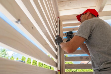 Pourquoi faire appel à un menuisier RGE pour vos travaux d'extérieur